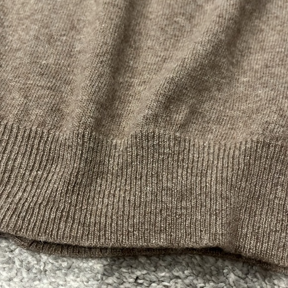 100% Cashmere Women’s M Button Cardigan Bloomingdales Sutton note- damage - Picture 11 of 12